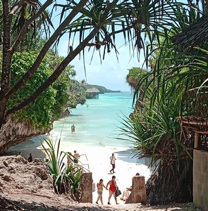 Au Sud de l'île, une magnifique crique et sa plage de sable fin