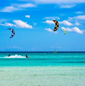 Sport aquatique et à voile sur l'océan Indien | Kitesurf, plongée tuba